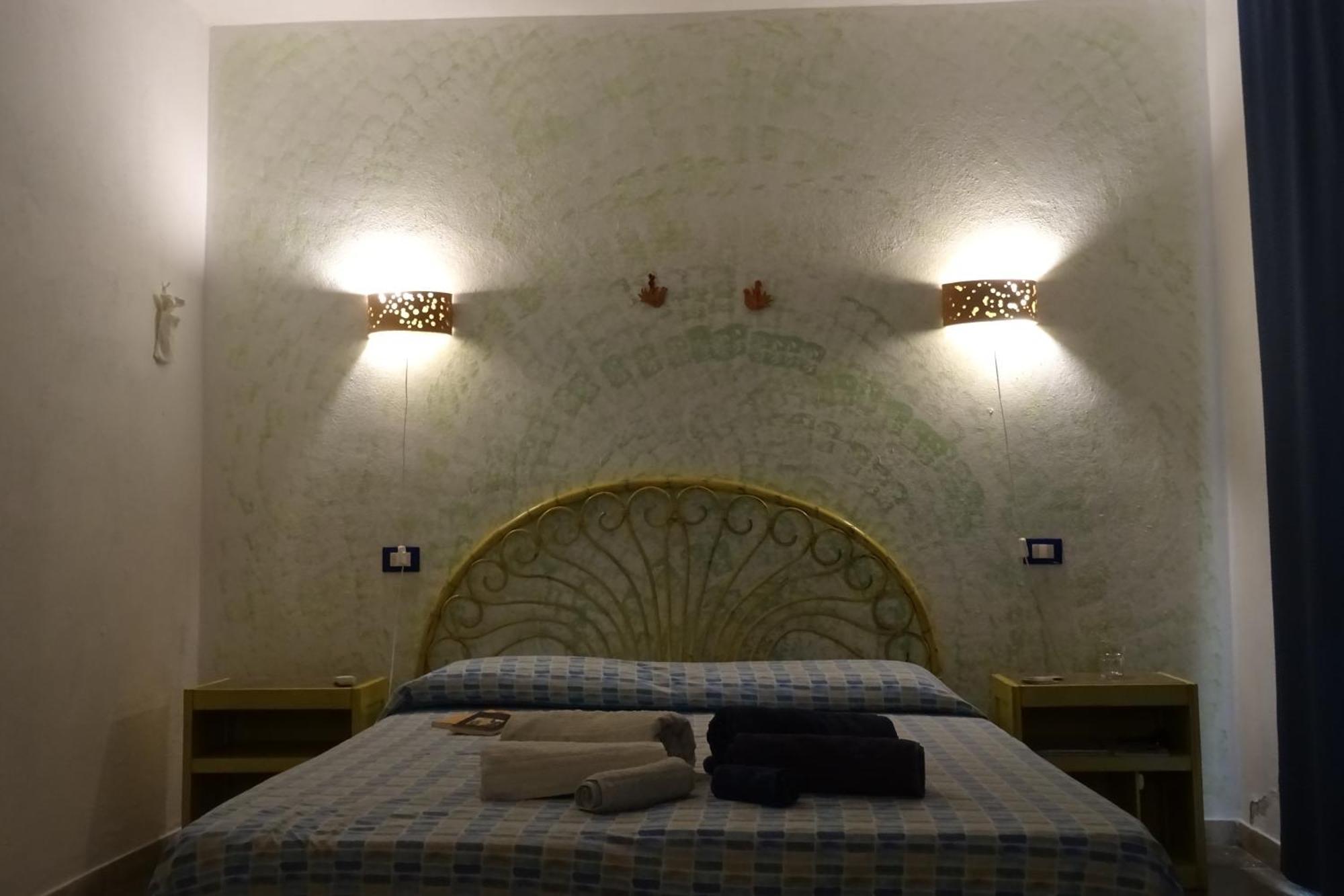 B&B Casa Per Ferie Villaggiocarovana Кастіадас Екстер'єр фото