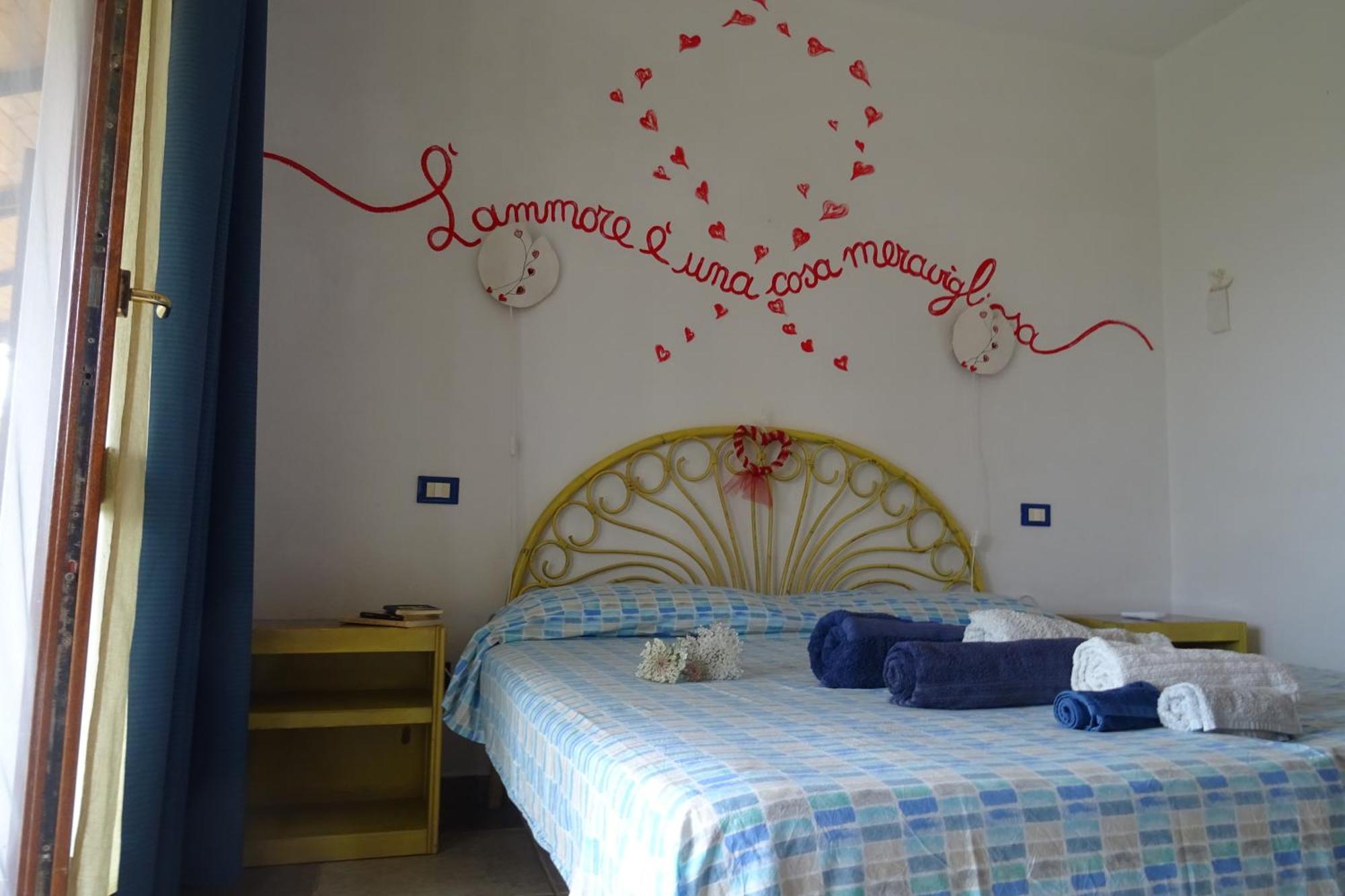 B&B Casa Per Ferie Villaggiocarovana Кастіадас Екстер'єр фото