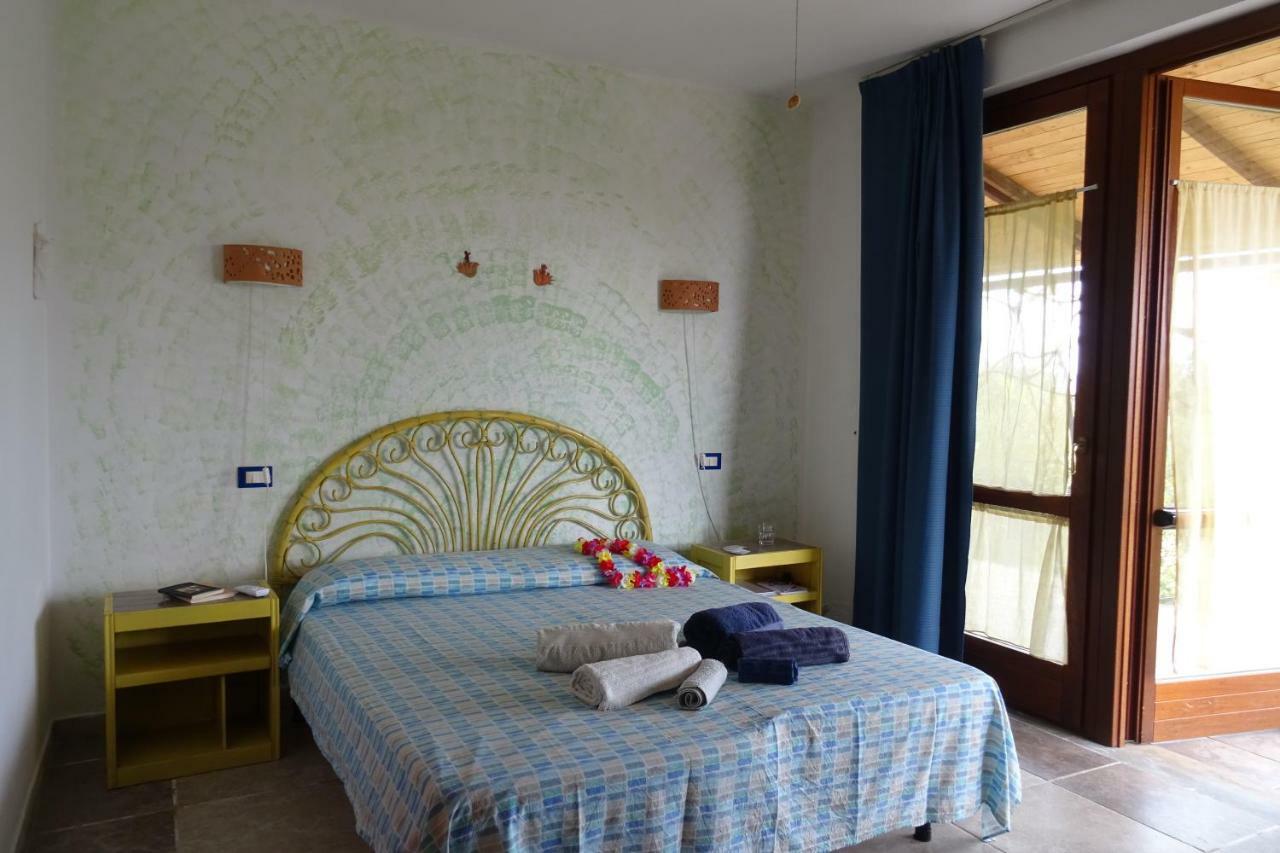 B&B Casa Per Ferie Villaggiocarovana Кастіадас Екстер'єр фото