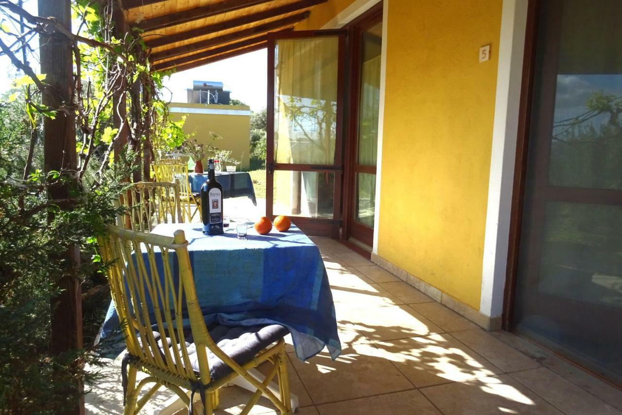 B&B Casa Per Ferie Villaggiocarovana Кастіадас Екстер'єр фото